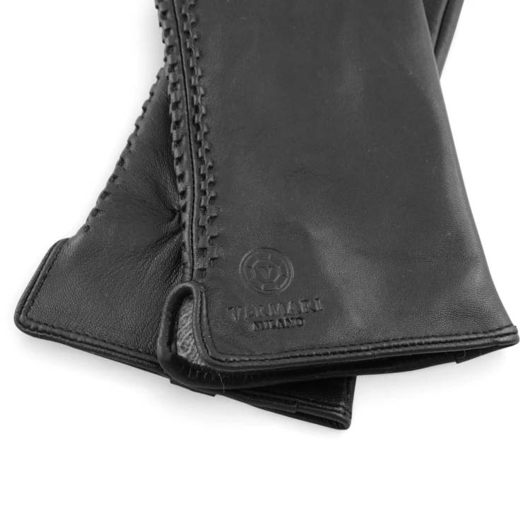 Vermari Milano VWGL-4007 - close-up of the cuff with braided stitching, embossed logo and the slit showing the lining