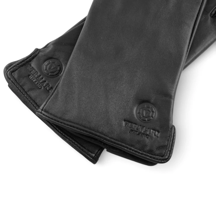 Vermari Milano VWGL-4006 - close-up of the cuffs with the embossed logo and the stitched edge
