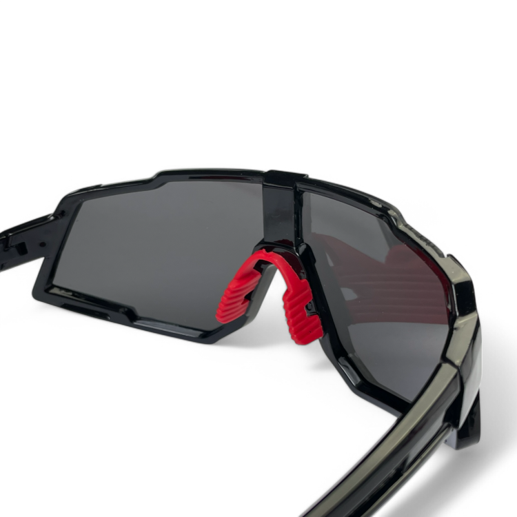 M100 C1 okulary sportowe czarne z czerwonym noskiem - zbliżenie