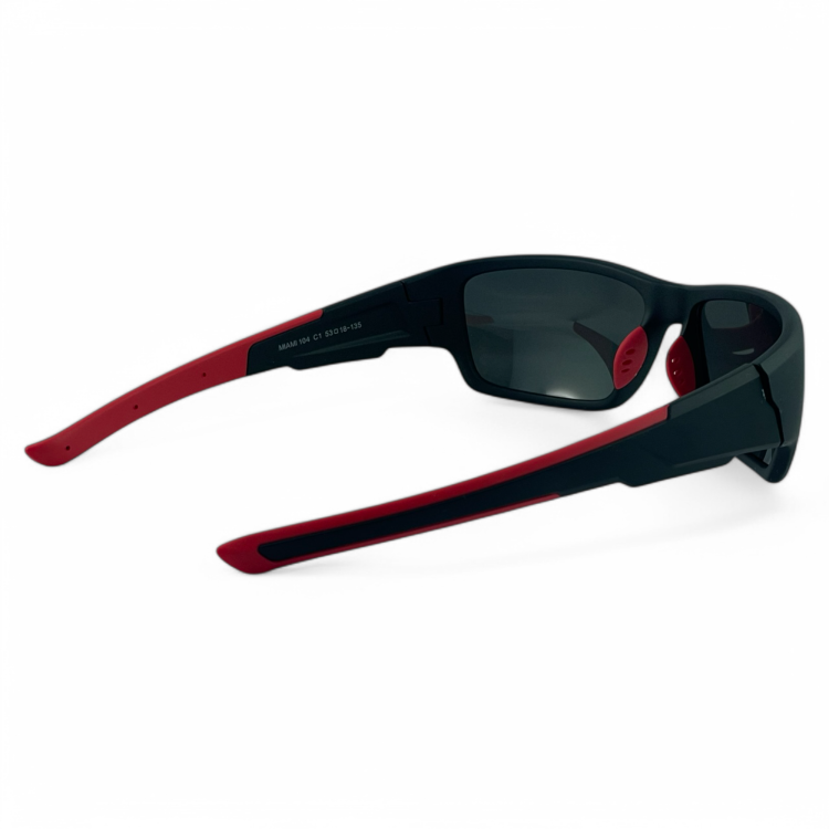 M104 C1 okulary sportowe czarne z czerwonymi zausznikami - detal