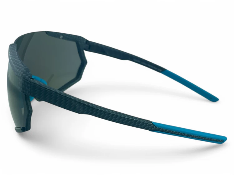 Okulary sportowe M108 C4 - widok z boku 3/4, soczewka lustrzana