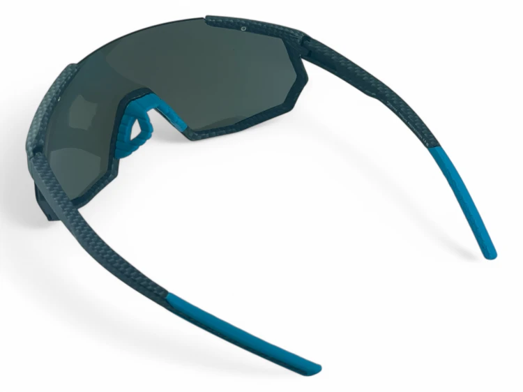 Okulary sportowe M108 C4 - widok od tyłu, otwarte zauszniki