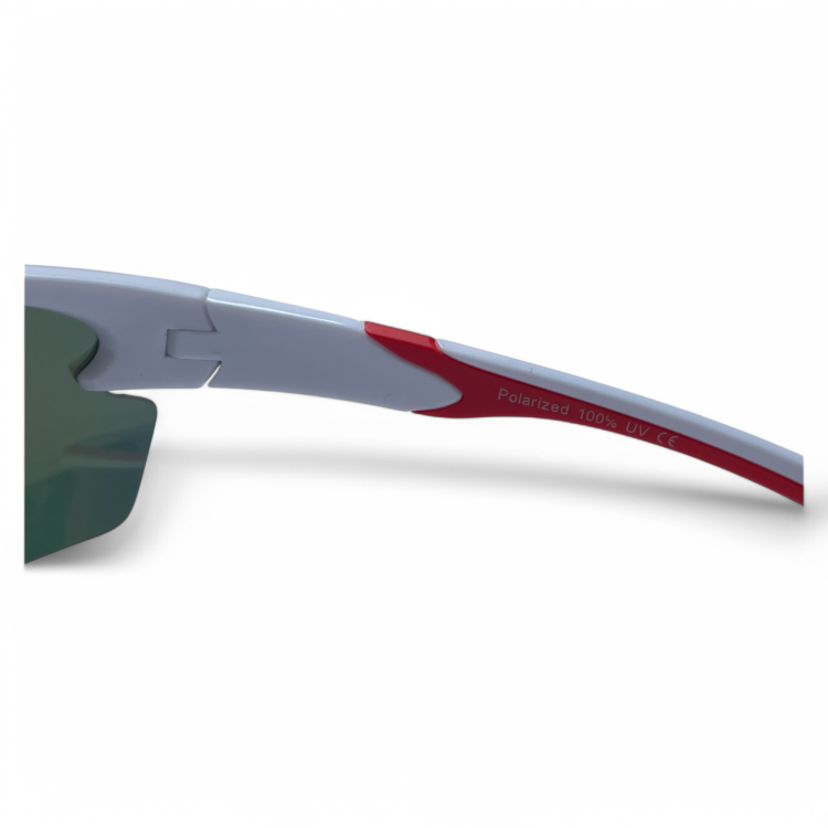 M117 C3 okulary sportowe z nadrukiem 'Polarized 100% UV CE' - zbliżenie zausznika