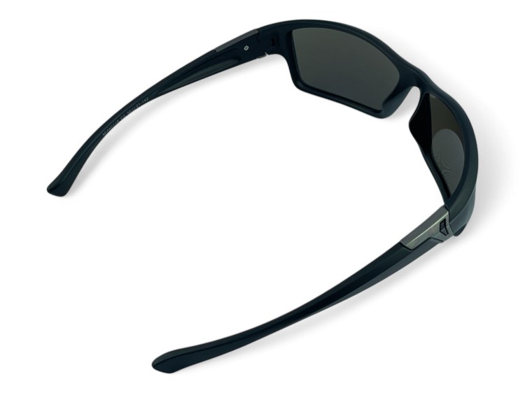 M118 C2 okulary sportowe czarne - widok z boku, ciemne soczewki