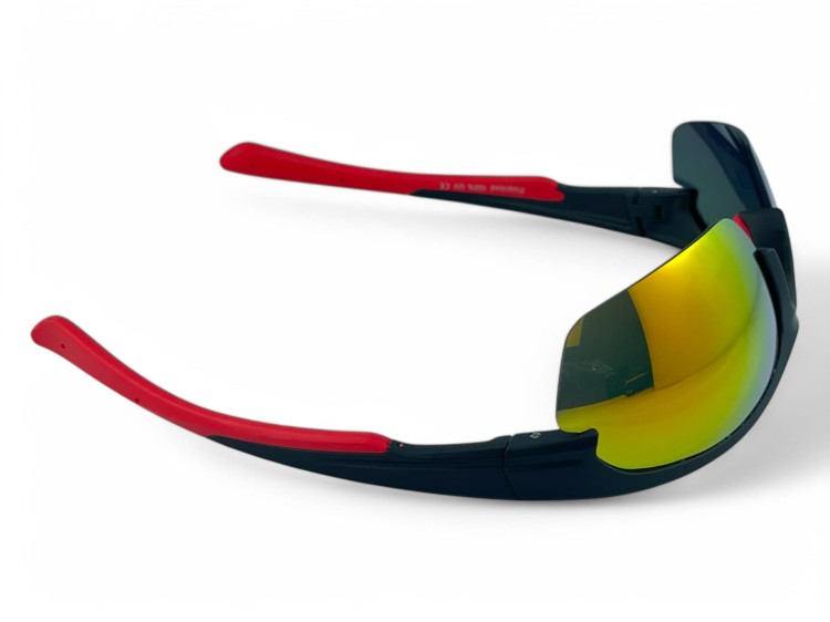 M119 C3 okulary sportowe czarno-czerwone z lustrem - widok z góry na zawias
