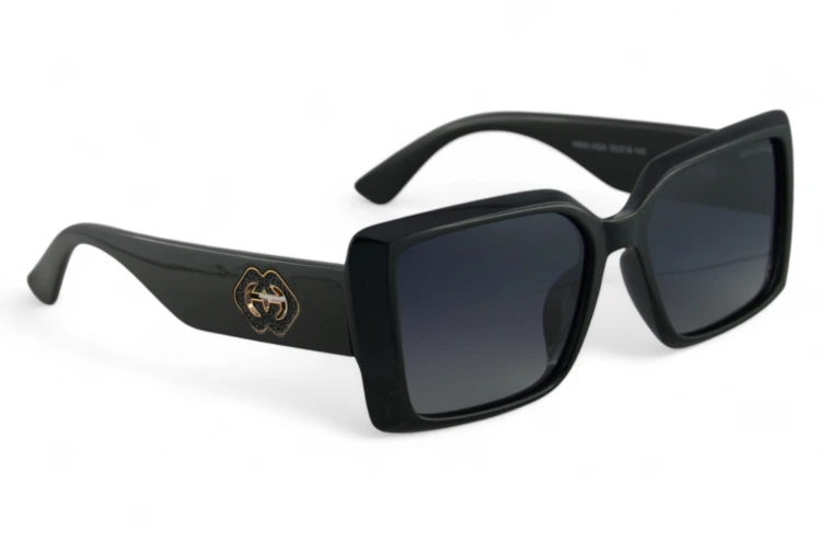 PRW-V525 C1 BLCK okulary damskie czarne kwadratowe z logo - widok 3/4