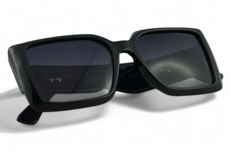 PRW-V525 C1 BLCK okulary damskie czarne kwadratowe z gradientem - widok z przodu
