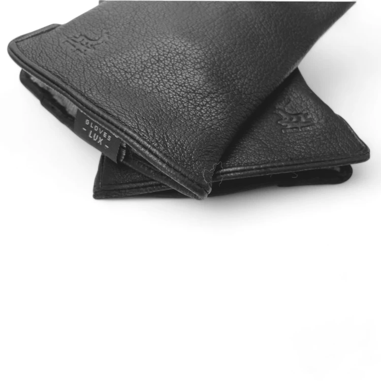 Men's leather gloves PRIUS LUX PRMG-2003 - close-up of the cuffs with the embossed deer and a woven label