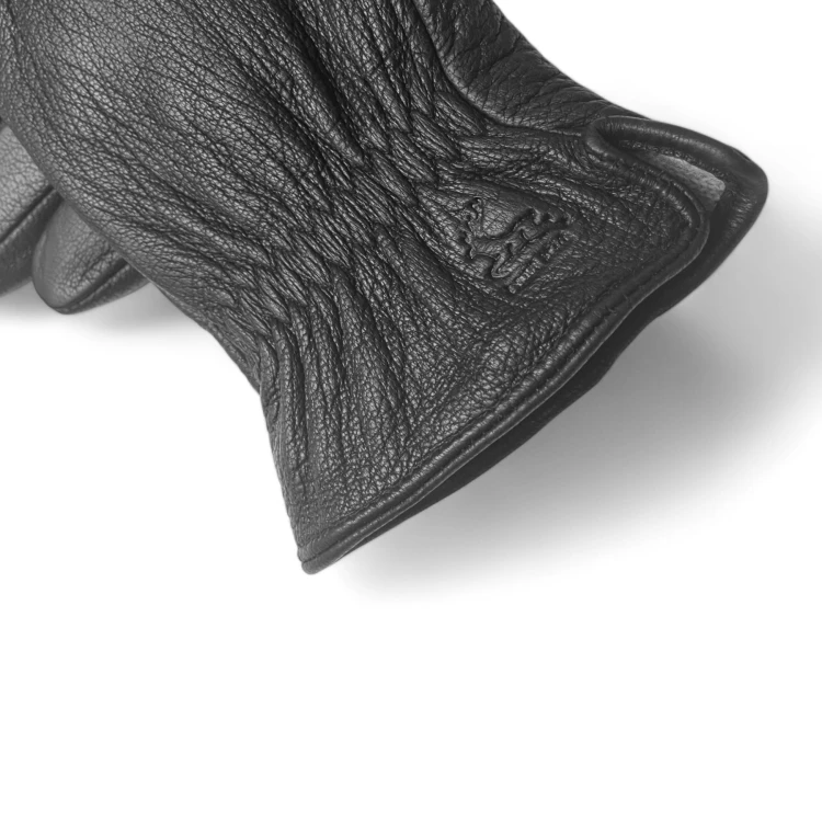 Men's leather gloves PRIUS LUX PRMG-2008 - close-up of the cuff with the gather and the embossed deer by the cut-out