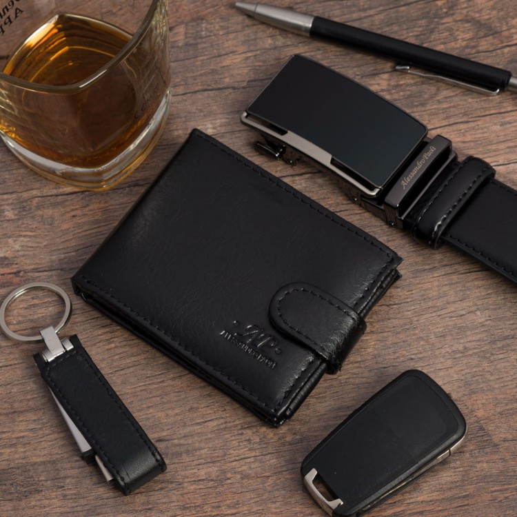 Alessandro Paoli AP-102-BLCK zestaw akcesoriów - pasek, portfel, brelok, kluczyki, szklanka z whisky