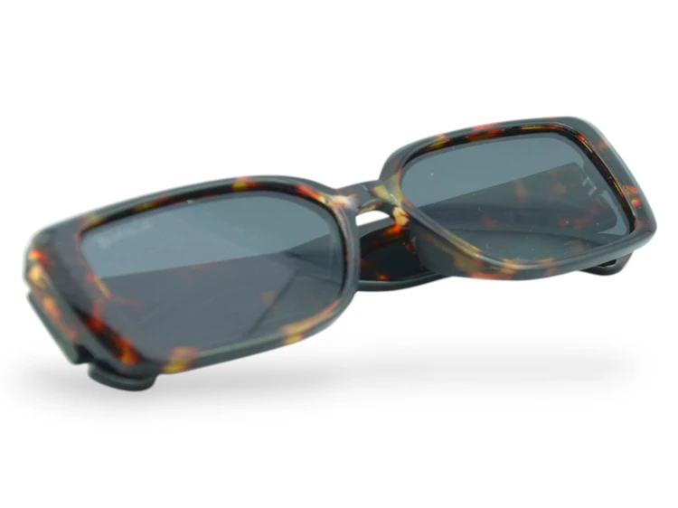 Eleganckie okulary C218 C2 w panterkę - zbliżenie na zauszniki